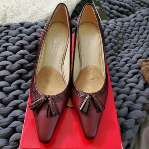 Wine berry colored 5M high heels with tassles